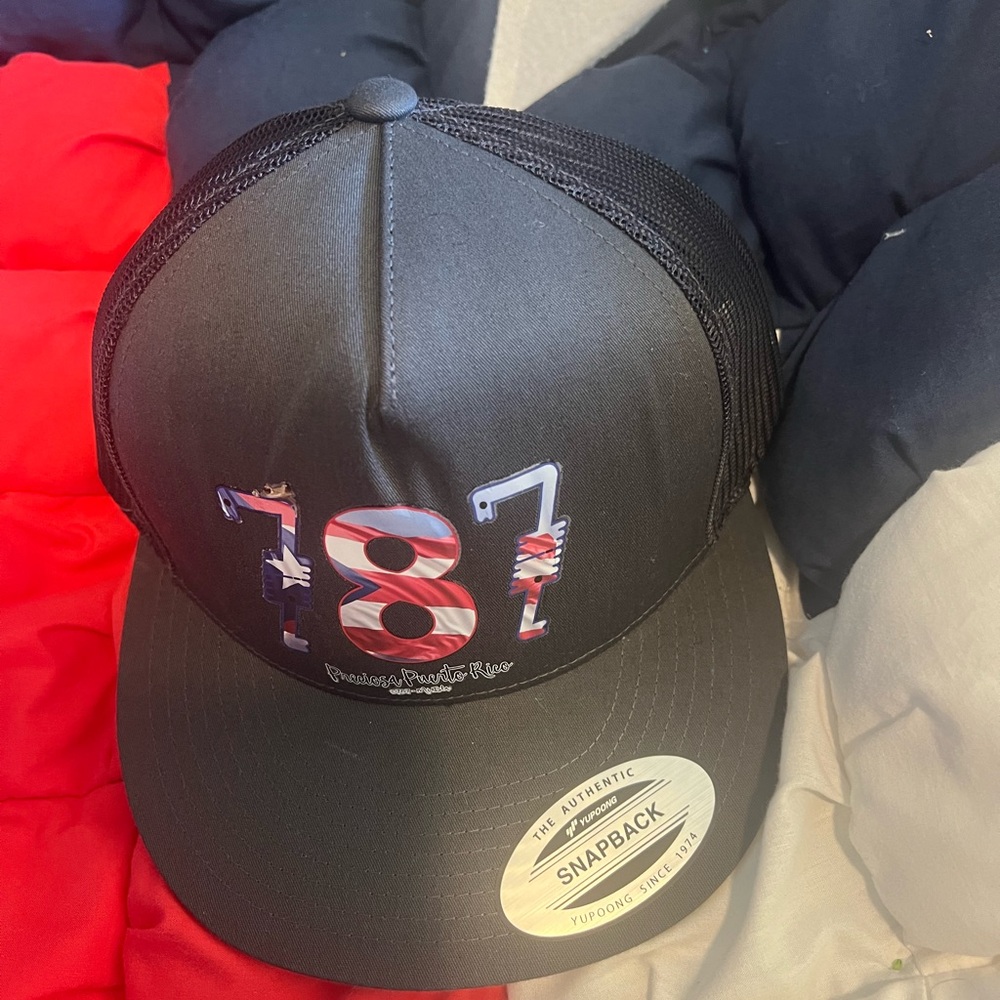 787 Mi Isla Taíno Mesh Hat adjustable